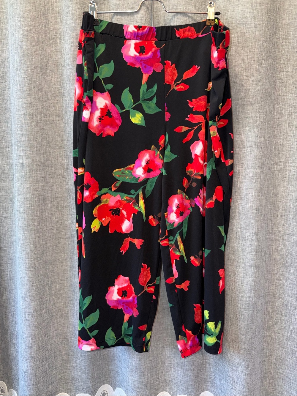 Susan Graver Black Cropped Pants with Red & Pink Floral Print